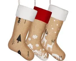 BRUBAKER Kerstkousen Set van 3 stuks - 52 cm - Kerstversiering - Kerstdecoratie - Christmas Stocking - Kerstsokken van Jute in Kerstdessins - Kerstdorp, Dennenbomen en Rendieren