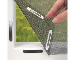 Magnetisch raamhor - Muggenhor voor thuis - Voorzien van een innovatief magnetisch bevestigingssysteem - Fijnmazig glasvezelgaas - Geschikt voor ramen tot 150x130 cm - Bevat 12 magneten - Eenvoudige installatie - Geen boren of schroeven nodig.