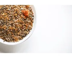 Kippenpakket.nl - Kippensnacks - Vitamine Boost 1 Liter Hersluitbare Stazak - Zorgt voor een gezondheidsboost tijdens de rui - Optimale gezondheid door kruiden - Kan luchtweginfecties, snot, niezen en rochelen bij kippen voorkomen