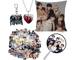 Coffret cadeau avec articles de fans, housse de coussin, collier, autocollants, porte-clés et éventail pour les fans de Stray Kids