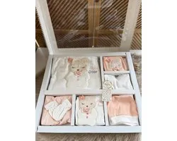 Luxe 10 delige new born set met deken -luxe geschenkdoos- lichte zalm kleur- little sweet bear-100% katoen- baby set - babyshower-kraam cadeau - gift new born girl - 0 tem 4 maanden