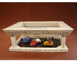 Botsauto kermis attactie - decoratie – Guillermo Forchino Collectie - Parastone – 12 x 33 cm