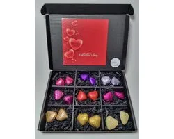 Hartjes Box met Chocolade Hartjes & Mystery Card 'Happy Valentine's Day' met persoonlijke (video) boodschap | Valentijnsdag | Moederdag | Vaderdag | Verjaardag | Chocoladecadeau | liefdevol cadeau