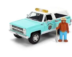 Chevrolet Blazer 1980 & Smokey Bear Figurine Jada 1:24