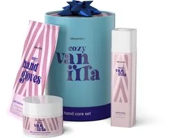 Alessandro Cozy Vanilla Hand Care Geschenkset - Luxe Verzorgingsset Met Handpeeling, Handcrème & Handmasker – Hydraterend & Herstellend – Perfect Cadeau In Luxe Giftverpakking – Voor Droge & Gevoelige Handen – Limited Edition – Handverzorging
