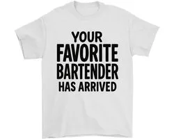 Bartender Shirt – YOUR FAVORITE BARTENDER HAS ARRIVED – Bar Outfit – Unisex T-Shirt voor Dames & Heren – Leuk Cadeau voor Bartenders