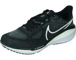Nike vomero 17 in de kleur zwart.
