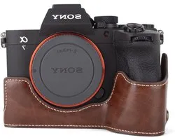 Beschermende PU Leren Halve Case voor Sony A7R V/A7 IV Digitale Camera met Batterijcompartiment en Handgreep - Koffiekleurige Accessoire voor Fotografie