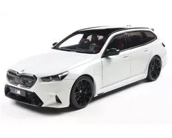 BMW M5 Touring (G99) '24, blanc (Alpine white solid) échelle 1:18