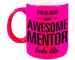 This is what an awesome mentor looks like tekst cadeau mok / beker - neon roze - 330 ml - juffen / meester dag kado