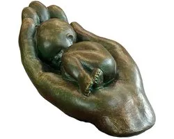 Beeldje Baby in hand - Gedragen -brons - EMO 17