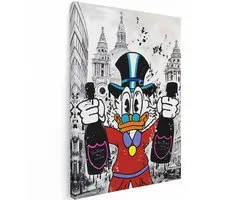 Artaza Canvas Schilderij Scrooge Mcduck Viert Feest met Dom Pérignon in Londense Stadsomgeving - 30x40 cm - Klein - Wanddecoratie Woonkamer - Schilderijen - Muurdecoratie
