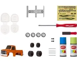 MGA Entertainment CarTuned - set met aangepast model - 1987 Chevy C10