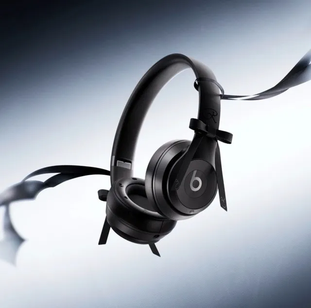 Beats Solo 4 Wireless On Ear Headphone Jennie Special Edition Onyx Black 🖤🩷