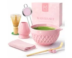 Complete Matcha Set 7-delig – Inclusief Kom met Schenktuit, Bamboe Whisk & Zeef – Starterkit voor Matcha Thee & Latte – Perfect Cadeau (Roze)