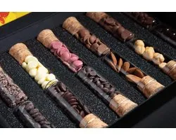 iChoc Experience Box - Chocoladespel voor 4 personen - 12 tubes chocolade soorten