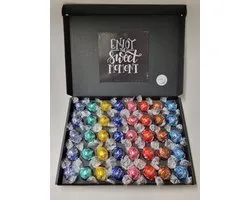 Lindt Chocolade Ballen Proeverij Pakket – 8 Verschillende Smaken | 40 Luxe Chocoladebollen in Cadeaubox met wenskaart 'Enjoy the sweet moment' | Brievenbus Cadeau voor Chocoladeliefhebbers | Kadobox | Chocoladecadeau
