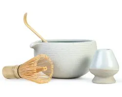 Oliva's - Luxe vierdelige Matcha thee set - Bamboe klopper/garde (100 borstels/prongs), lepel, mengkom en garde-houder van keramiek (cadeau-set)