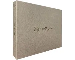 Mae June – Baby Invulboek – Mijn Eerste Jaar – Linnen Cover – Babyboek 0-12 Maanden – Babydagboek – Herinneringsboek – Baby Album – 300+ Invulvragen – Kraamcadeau – Premium Babyboek jaar