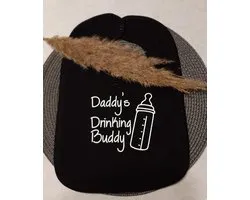 Mint11 - slabbetje zwart met witte tekst - Daddy's drinking buddy - slab - bibs - bandana - slabber - kraamcadeau - kraamkado - babyshowergift - eet benodigdheden - baby benodigdheden