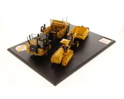 Cat D7 Bulldozer met No. 70 Scraper & 621K Scraper - 1:50 - Diecast Masters - Evolution Series