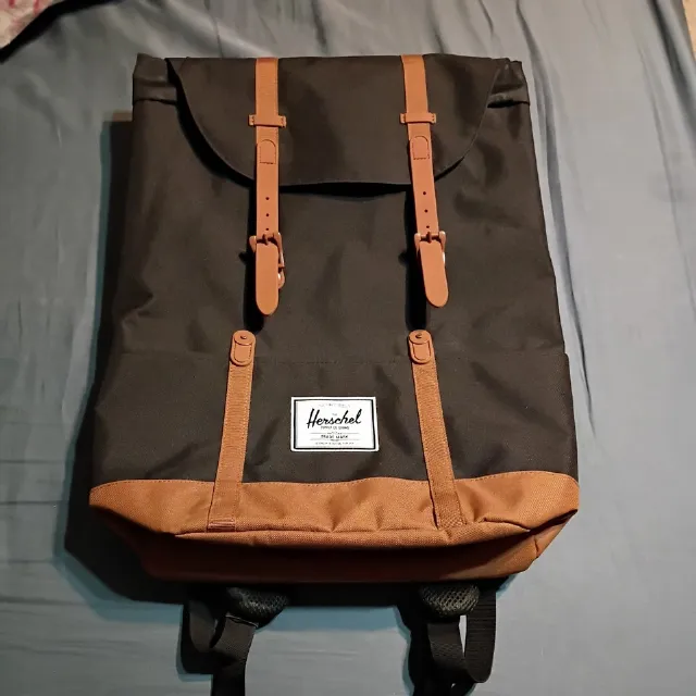 Herschel Supply Co Retreat Backpack Buckle Closure Black wBrown StrapsNew no tag