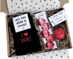 Herensokken (maat 43/46) en Chocolade Hartjes | Valentijn Cadeau | Valentines Day Gift | I Love You | Cadeau Voor Hem | Romantisch Cadeau | Valentijnsdag | Verjaardag cadeau