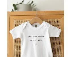 Barboteuse Bébé avec texte - Un New meilleur ami en route ! - Taille 50-56 - Annonce de grossesse - Cadeau - Annonce de Grossesse - Annonce de bébé - Annonce de grossesse