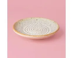 Rasp Bordje beige - Wit beige met stippen - Rasp Schaaltje - Knoflook Rasp - Gember Rasp -Chocolade - Kookliefhebber - Amber Blokjes - Fairtrade - Handmade - Keramisch - Raspen - Schaven - Vegan - Vintage