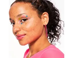 essence Baby Got Holo Glow Highlighter Stick 10 Holy Apricotly 5 gr