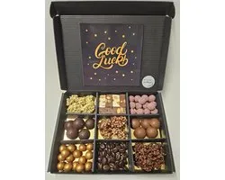 Luxe Belgische chocolade proeverij pakket - 9 soorten kwaliteits chocolade | Mystery Card 'Good Luck' met persoonlijke (video)boodschap | Kadopakket | Chocoladepakket | Brievenbuspakket