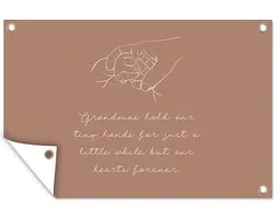 Muurdecoratie 'Grandmas hold our tiny hands for just a little while but our hearts forever' - Quotes - Spreuken - 180x120 cm - Tuinposter - Tuindoek