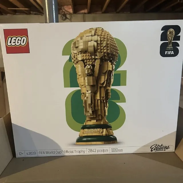 LEGO FIFA World Cup trophy building set
