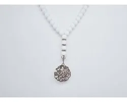Handgemaakte Natuurstenen Autohanger " Mat Witte agaat"- Met metaal hanger - "Qul aeuidh birabi alnaas" - 8 mm diameter van de korrel- Mooie accessoire en decoratie voor de auto
