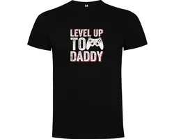 Zwart T-Shirt met Kleurrijke print “ Level Up to Daddy Game Controller – Een Level gestegen onderweg naar Vaderschap “ Print Full Color Maat XL
