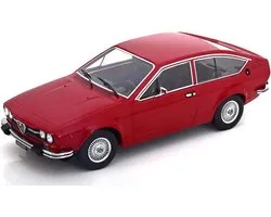 Het 1:18 gegoten model van de Alfa Romeo Alfetta 2000 GTV uit 1976 in rood. De fabrikant van het schaalmodel is KK Models. Dit model is alleen online verkrijgbaar
