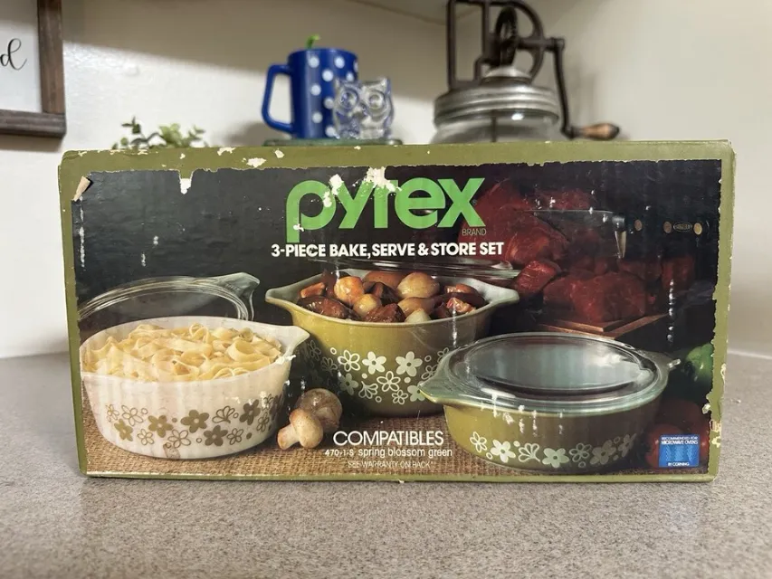 Pyrex spring Blossom Bake Serve And Store Set, New In Sealed Box