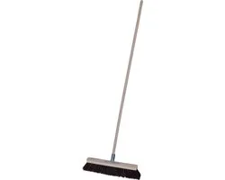 Brumag Straatbezem Tilemaster voor buiten terras tegels en klinkers - Harde bezemkop 40 cm breed - Houten steel van 120 cm