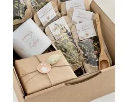 Het Theeplankje Giftbox Deluxe 'Om van te houden' - theebox, thee box, thee cadeau, theeset, theepakket, thee cadeaupakket, liefde cadeau, vriendinnen cadeaus