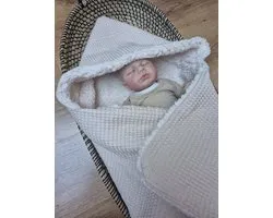 Couverture d'emballage - Châle - Cape de bain - Beige - Teddy - 70x70cm / Créations Bébé