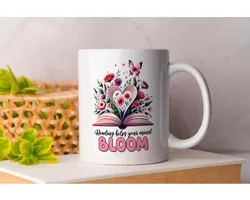 Mok Reading helps your mind bloom - BookLovers - Gift - Cadeau - Readers - Bookworms - Bookish - Boekenliefhebbers - Lezers - Boekenwormen - Boekverslaafd