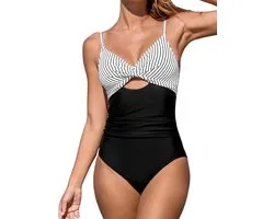 Bikini Cupshe avec devant torsadé et côté découpé