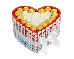 Luxe Kinder & Ferrero Rocher Hart Taart met Witte Rozen - valentijn - moederdag