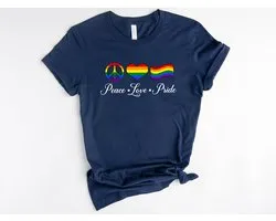 Lykke Peace Love Pride tshirt| LGBTQ+|Pride| Rainbow Heart Gay Pride Quote |Equality Shirt | Pride Month | Unisex T-shirt| Navy| Maat M