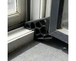 4 stuks - Raamstopper - Deurstoppers - Schuifraamstopper - Raamsluiter - Raambegrenzer - Raamslot - Klembeveiliging - Raamsloten - Deurwiggen - voor binnen, balkon, schuifdeuren en ramen - 9,3*5,3*1.9 cm - zwart