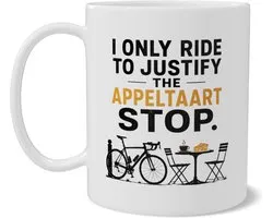 Grappige Mok voor Fietser Quote 'I Only Ride to Justify the Appeltaart Stop' Racefiets bij Café Silhouet Cadeau voor Wielrenner Koffiemok