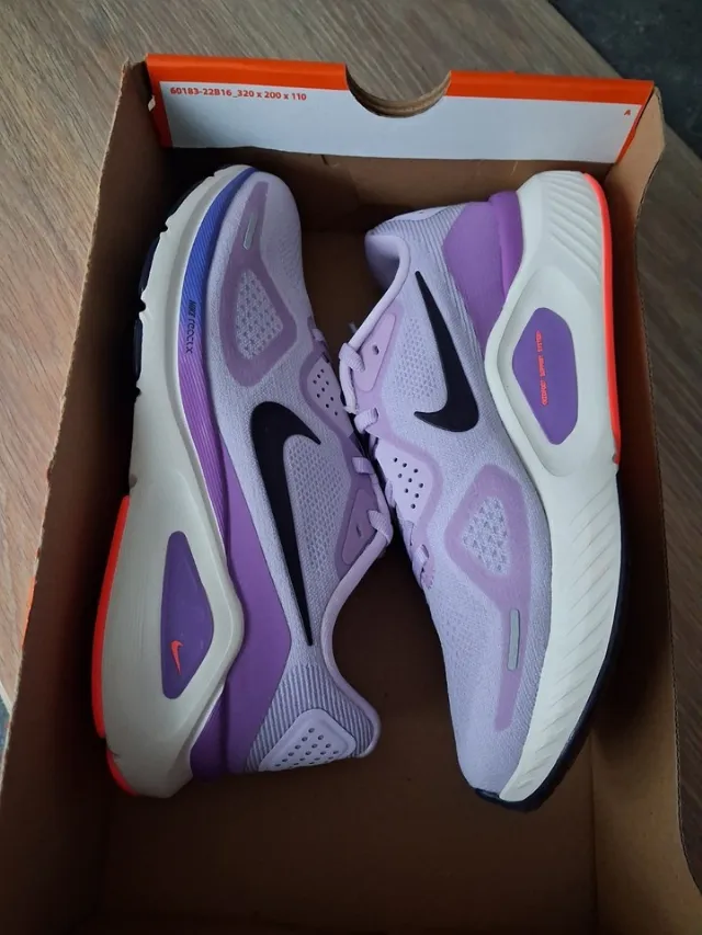 Nike Structure 26 Femme EUR 38 Violet/Noir/Blanc Chaussures Running