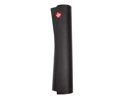 Manduka PROlite Yogamat - 180 x 61 cm, 0,45 cm dik - Zwart – Lichter en Dunner alternatief voor de Manduka PRO | Duurzaam & Antislip | Ideaal voor Hot Yoga & Vinyasa Flow | Optimale Ondersteuning voor Gewrichten | Makkelijk Mee te Nemen