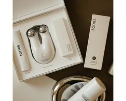 House of Tones Elevate microstroom gezichtsapparaat, kit met Hydroglow gel