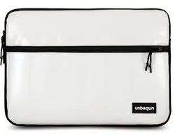 MacBook Air 13 inch hoes met voorvak (van gerecycled materiaal) - Witte laptop sleeve of case (2026)